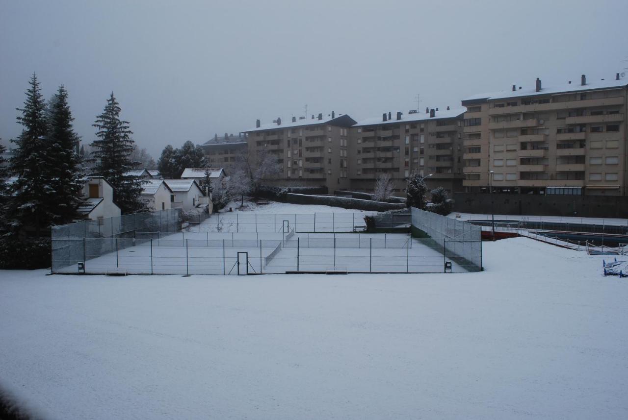 Apartamento Aticoroel Lägenhet Jaca Exteriör bild